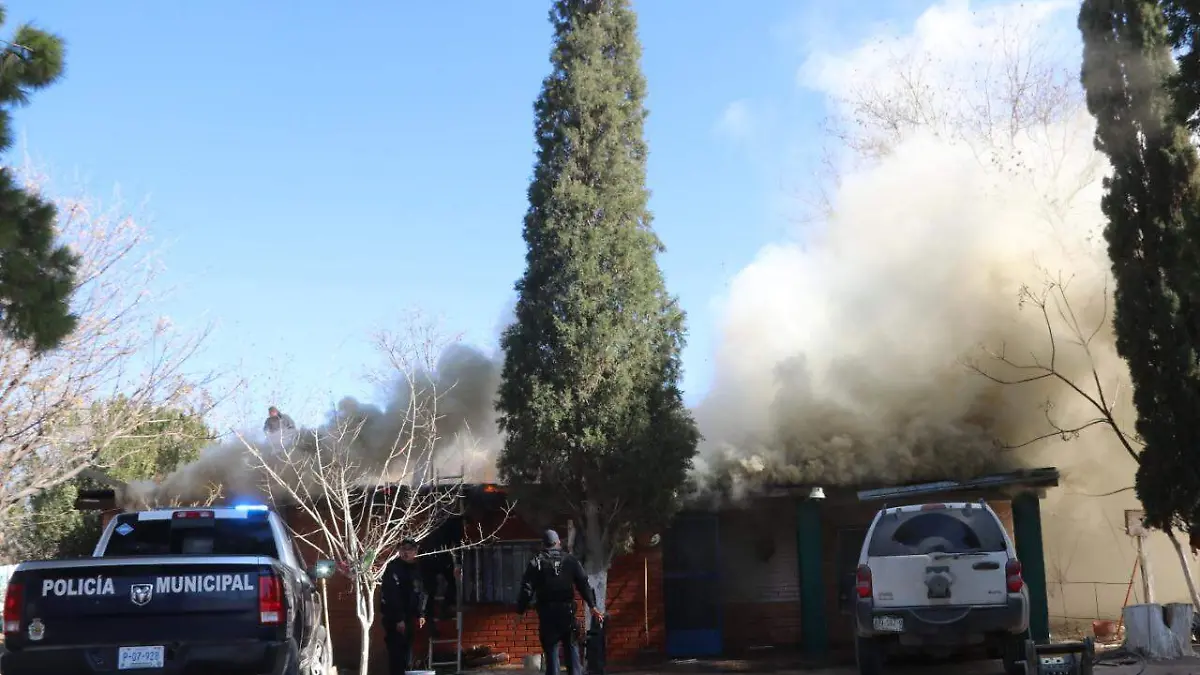 policias en incendio 2